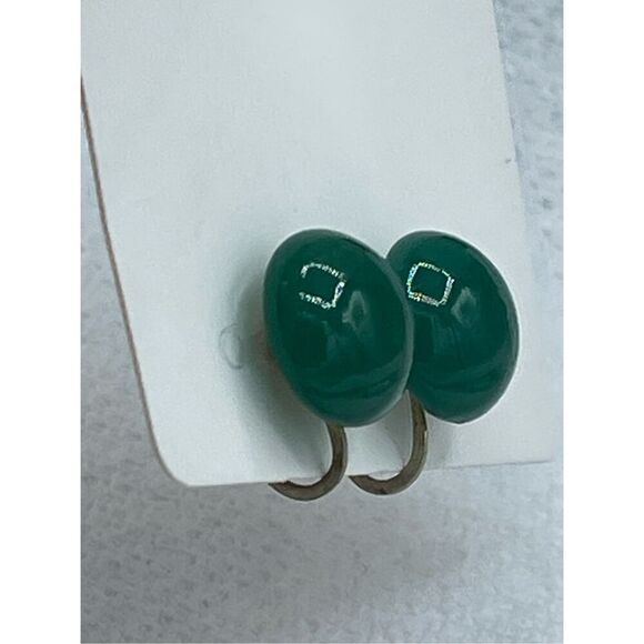 Vintage milky green jade screw back earrings - Picture 3 of 12
